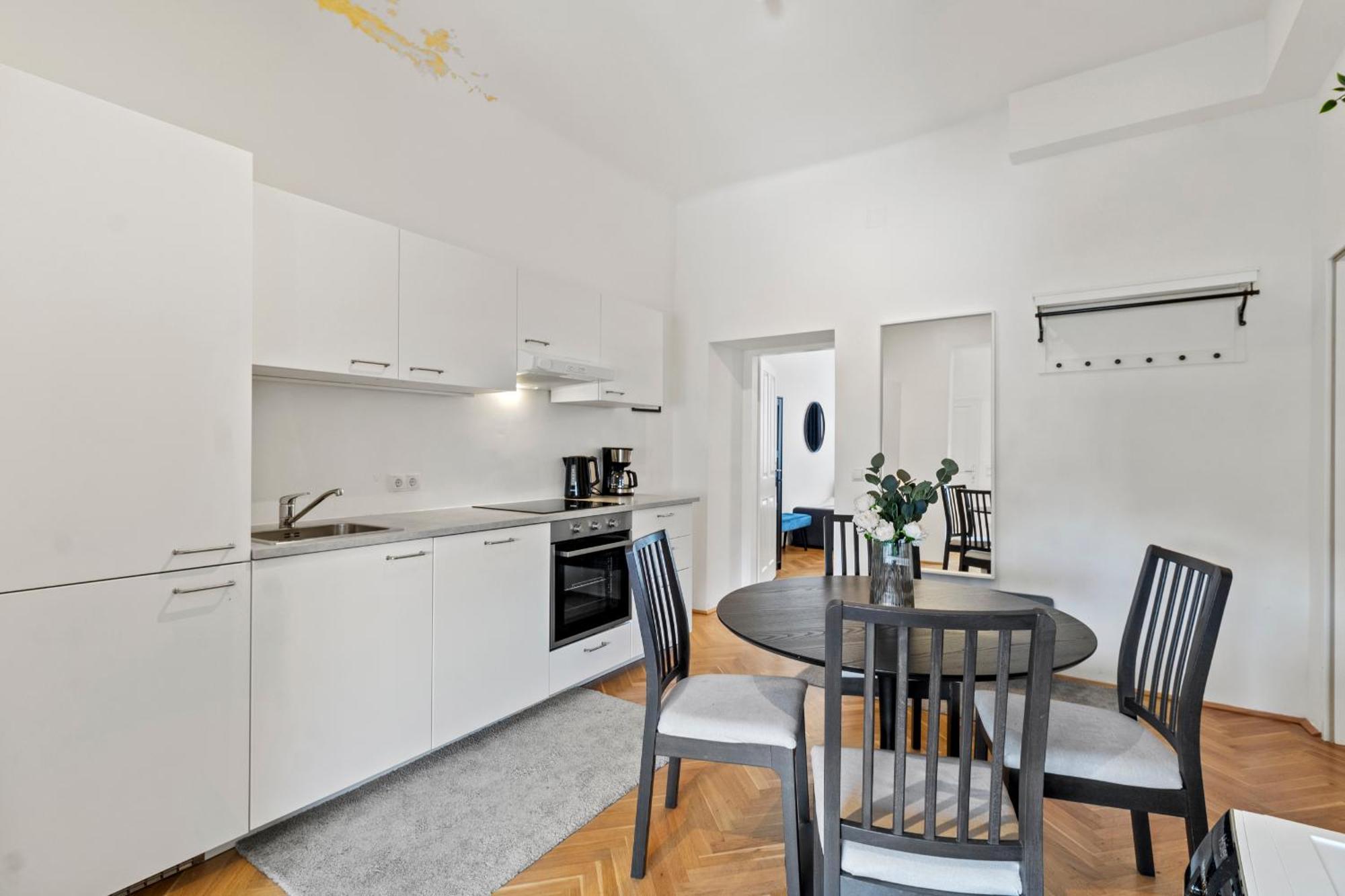 Balcony Apartment, 4 Min To U3 Zipperer Strasse Βιέννη Εξωτερικό φωτογραφία